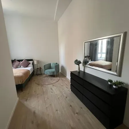 Apartment Privatzimmer Mit Bad Im Herzen Von Dusseldorf