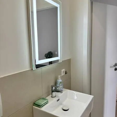 Privatzimmer Mit Bad Im Herzen Von * Dusseldorf